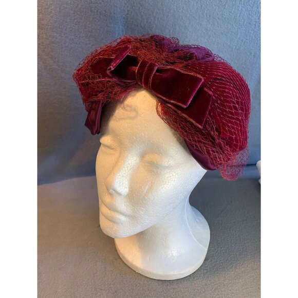 Ladies Red Velvet and Satin Hat with Netting Union Made Vintage - Picture 9 of 9
